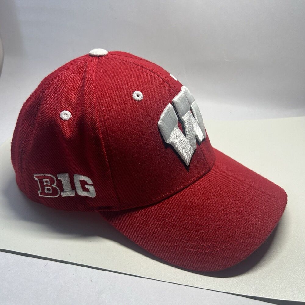 NWT Wisconsin Badgers Top of the World Adjustable Hat Cap Red B1G Big Ten